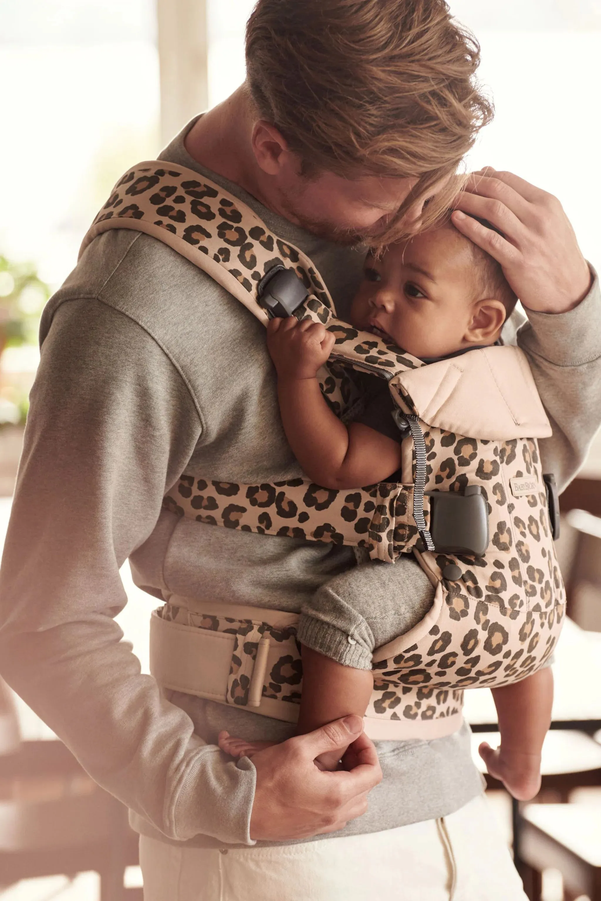 BabyBjorn Draagzak One Cotton Mix Leopard Beige