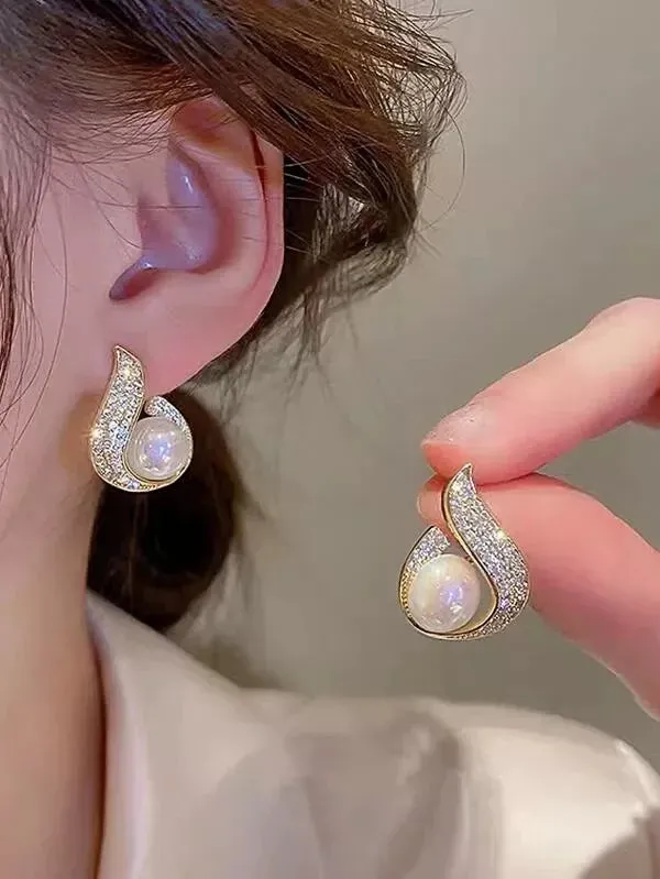 E7.Rhinestone & Faux Pearl Decor Stud Earrings