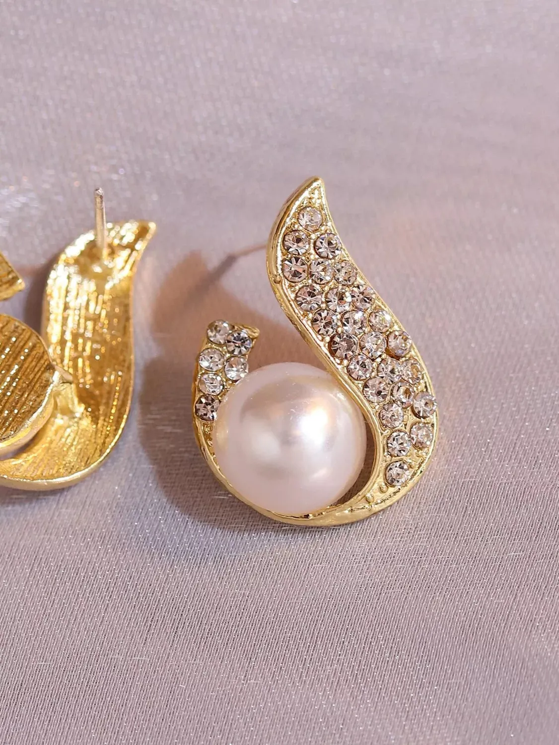 E7.Rhinestone & Faux Pearl Decor Stud Earrings